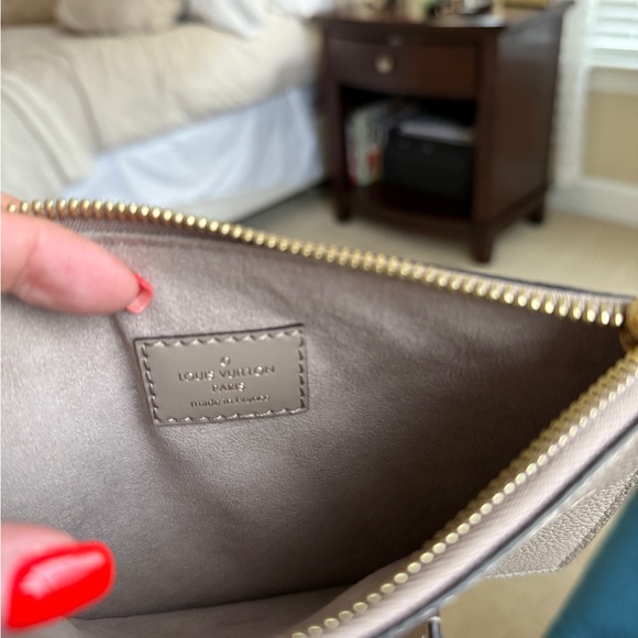 Authentic Louis Vuitton NeoNoe MM - Picture 4 of 9